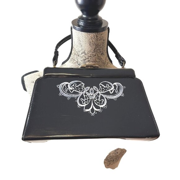 VTG Women Black Patent Leather Purse Hand-painted White Front Signed Gold Clasp - Picture 3 of 11